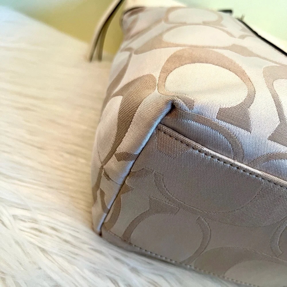 Coach Laura Signature Tote